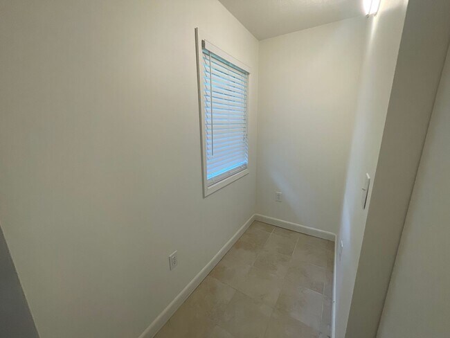 Building Photo - Turnkey Renovated Home!