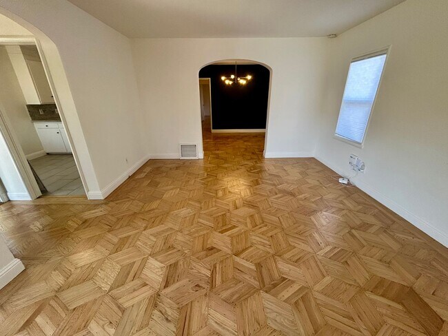 Building Photo - Gorgeous San Leandro Bungalow!