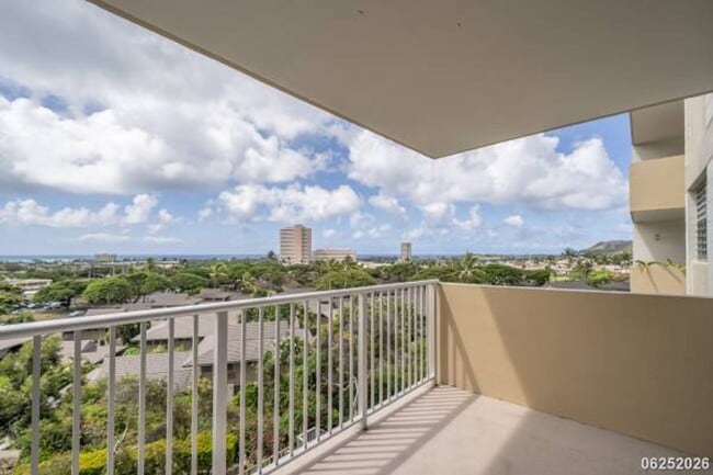 Building Photo - Fully Remodeled 1BR/1BA/1PKG Unit in Waialae Gardens (Kahala)