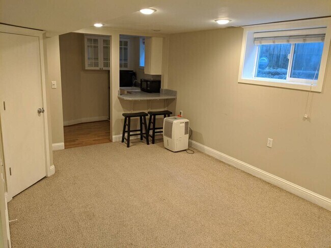 Lower level living room - 4125 SE Gladstone st