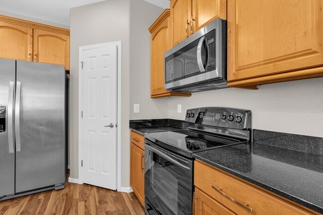 Building Photo - 2032 S Sabrina