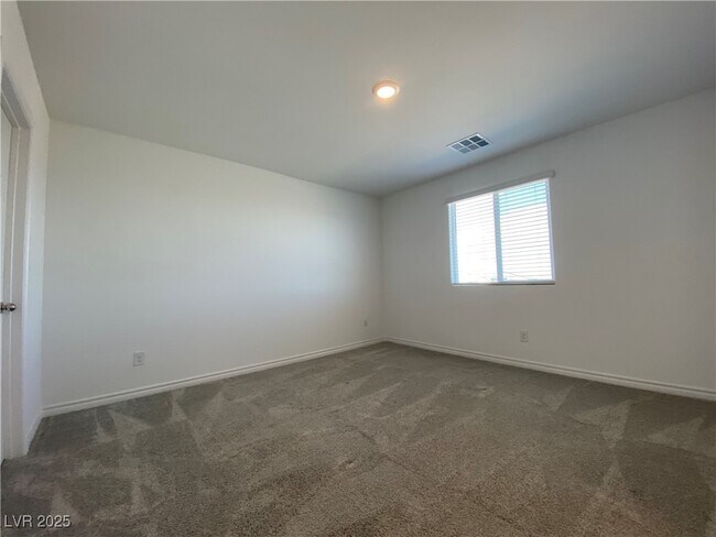 Building Photo - 6148 Foxes Dl St