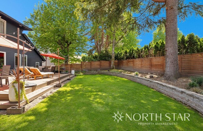 Building Photo - Beautifully Updated Contemporary Home in t...