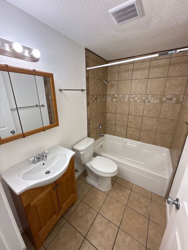 Building Photo - 1015 SW 5th Ave