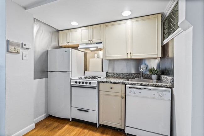 Building Photo - 86 Savin Hill Ave