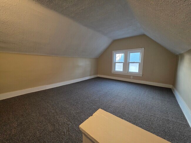 Building Photo - 423 Cypress Ave