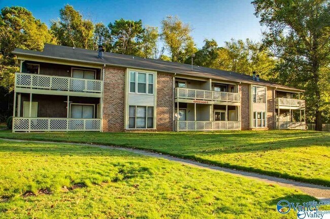 Primary Photo - 4988-4987 7 Pine Cir