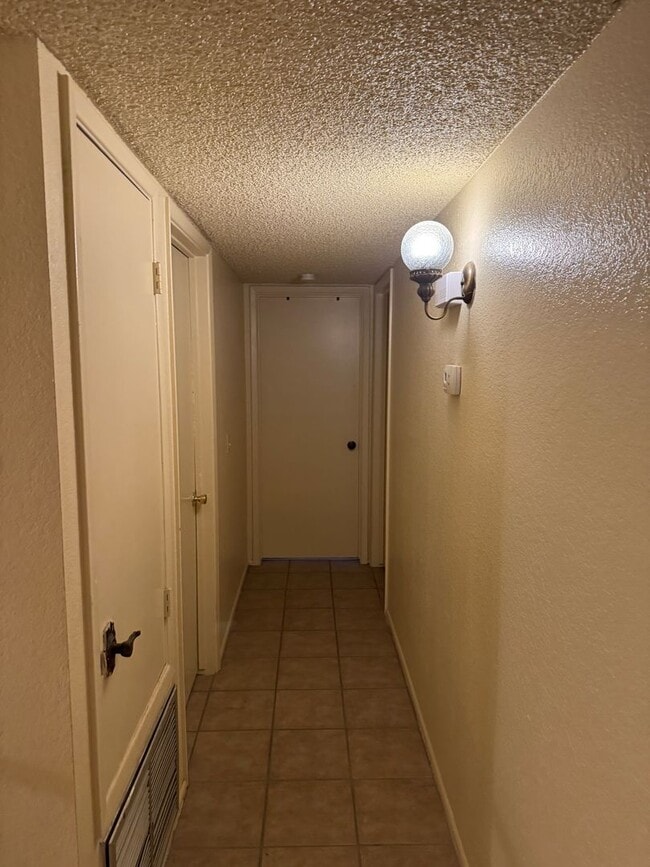 Building Photo - Visa Del Valle Townhome with Community Poo...