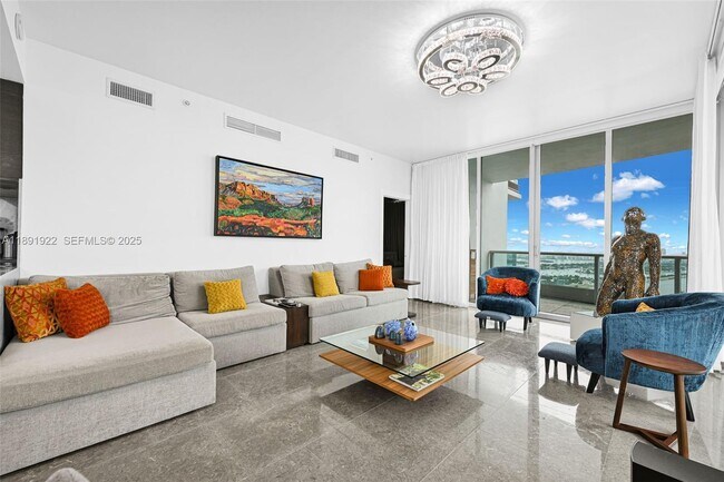 Building Photo - 900 Biscayne Blvd