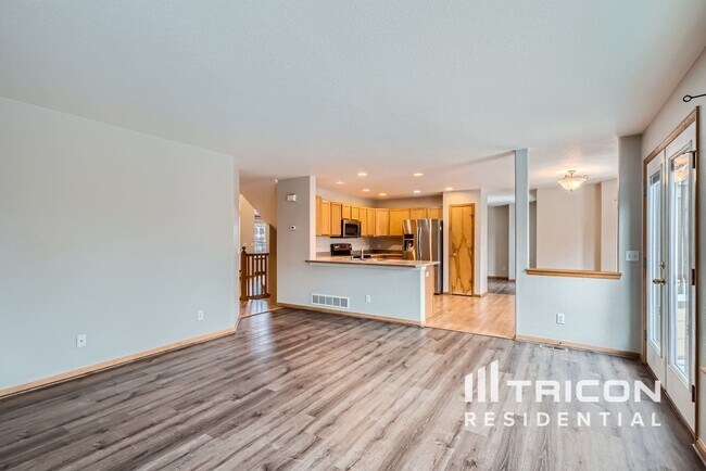 Building Photo - 5140 S Meadow Lark Dr