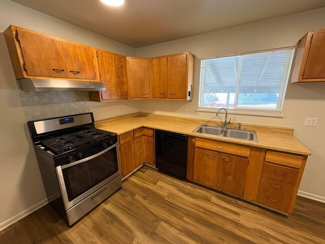 Building Photo - Take $500 off at Move-In! Newly Updated