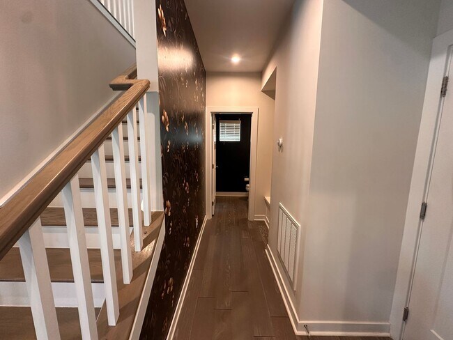 Building Photo - 1668 Burtonwood Dr