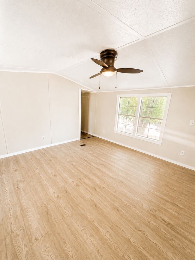 Building Photo - 325 Green Dragon Dr