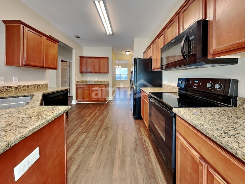 Building Photo - 830 Hyacinth Cir