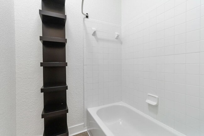 Building Photo - Gorgeous 3 bedroom, 2 bath home with a study near the Forum & Randolph AFB!