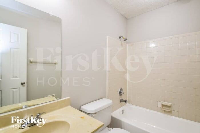 Building Photo - 5961 Wedgewood Cove