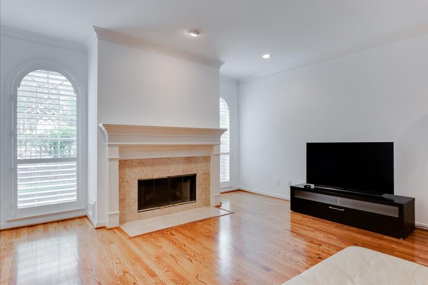 Building Photo - 2307 Huldy St