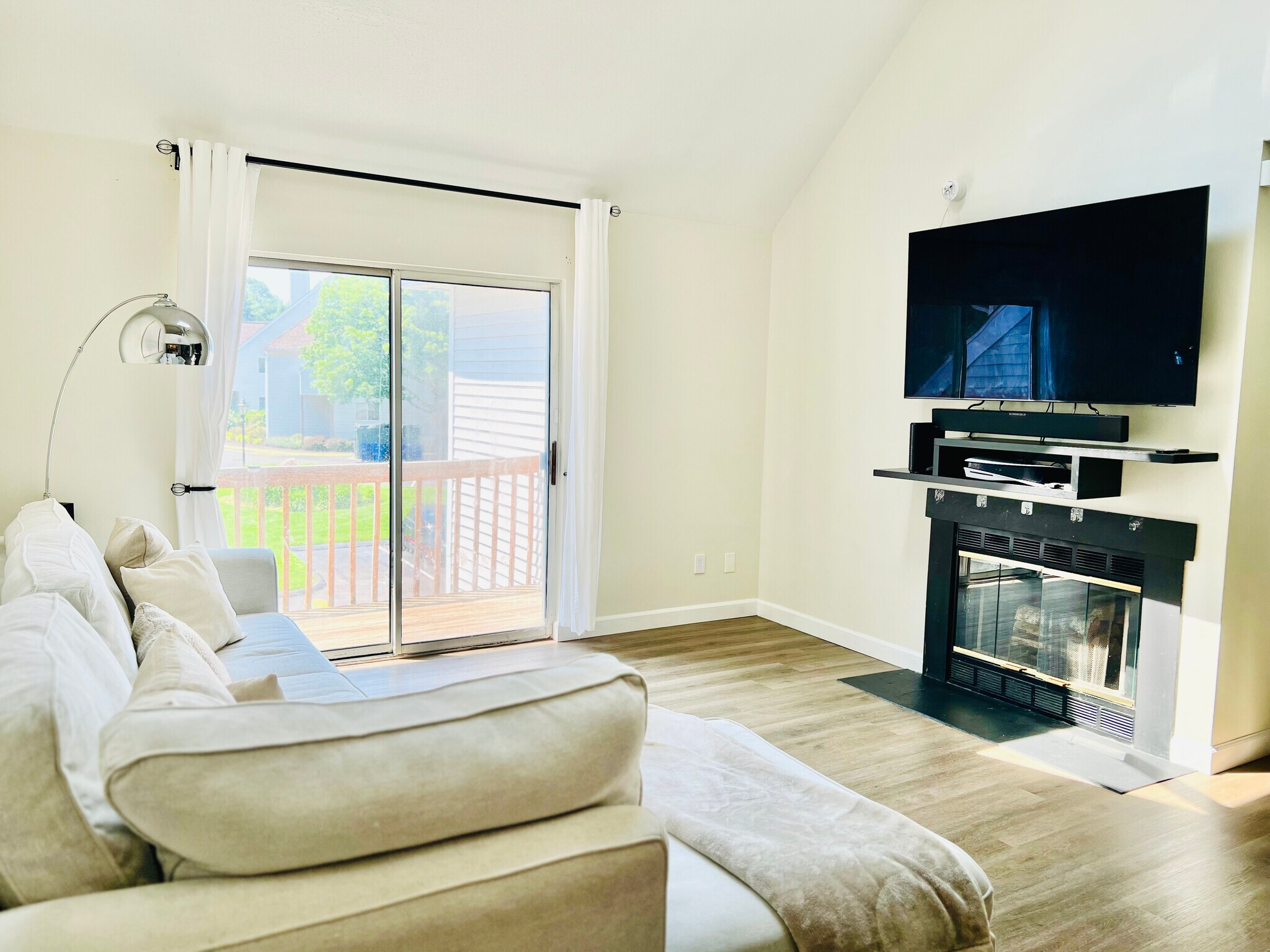 Living Room - 3200 Madison Ave
