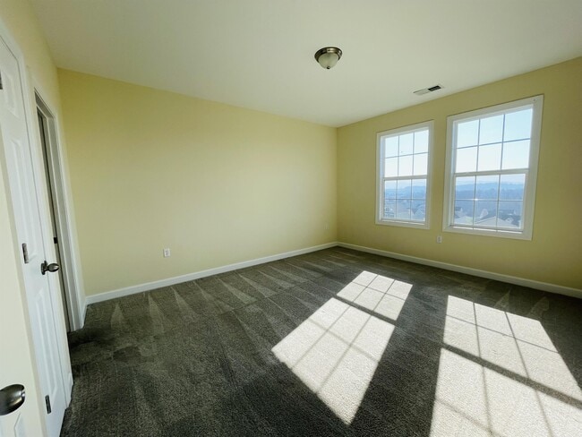Building Photo - 72 Windgate Cir
