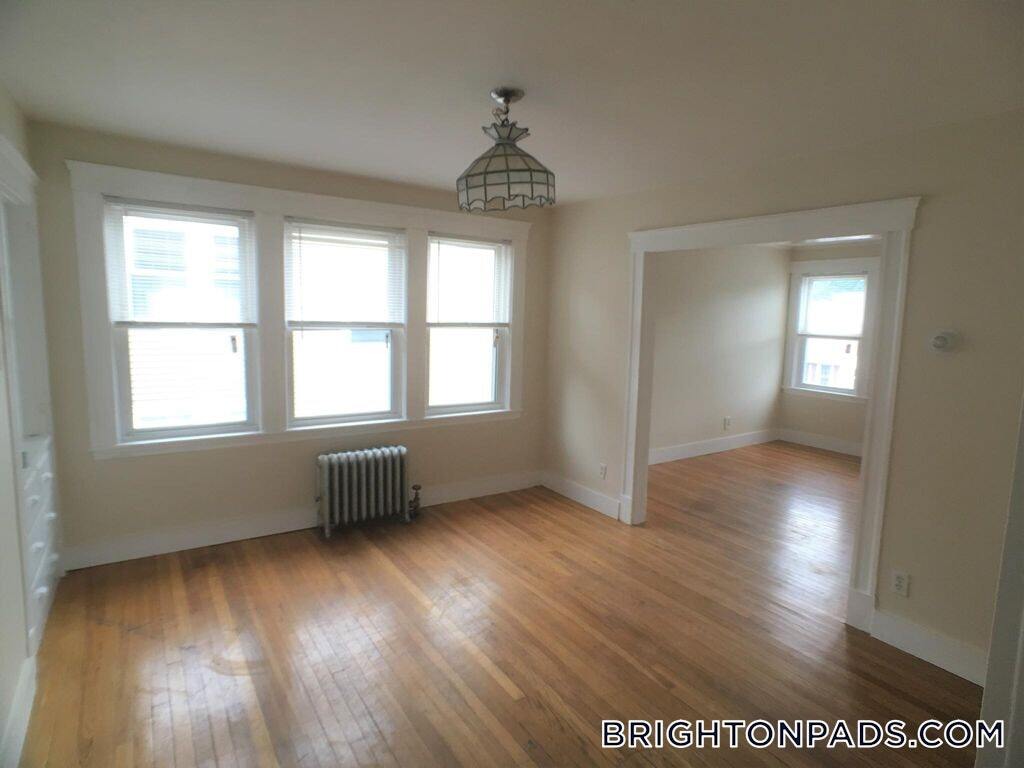 Building Photo - 102 Nonantum St