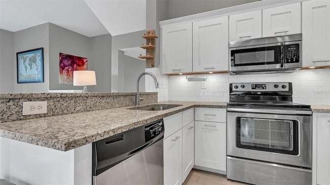 Building Photo - 713 Mainsail Dr
