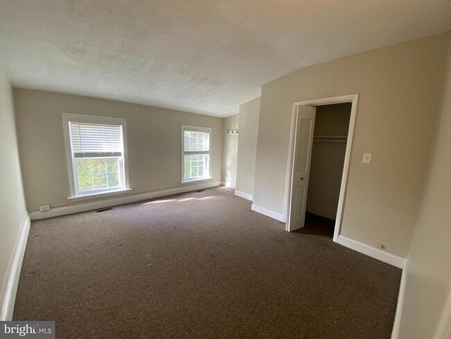 Building Photo - 238 E 6th Ave