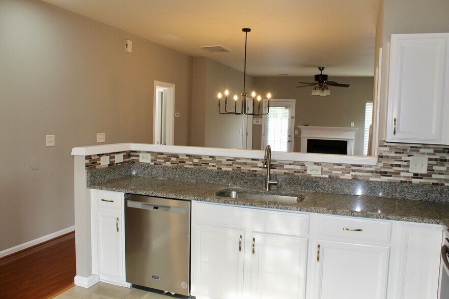 Building Photo - 108 Azteca Dr
