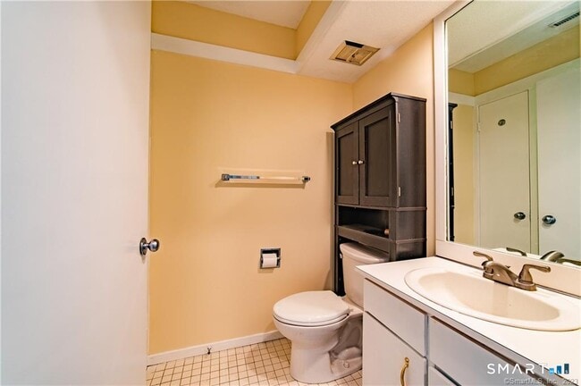 Building Photo - 140 Woodvale Dr