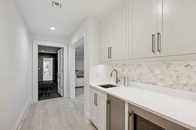 Building Photo - 50 Rosko Ln