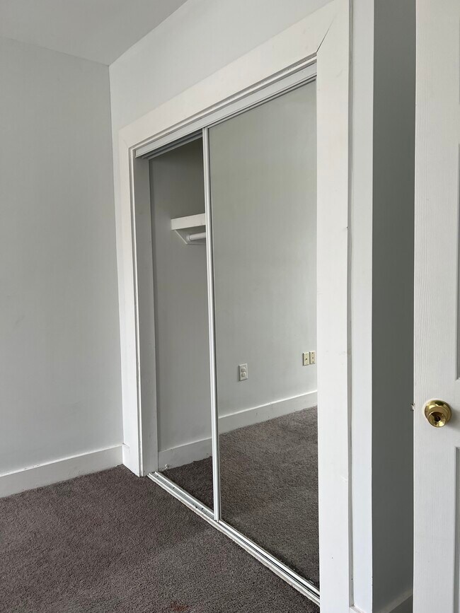 Building Photo - 4225 Ivanhoe Ave