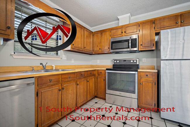 Building Photo - 964 McNeil Ave