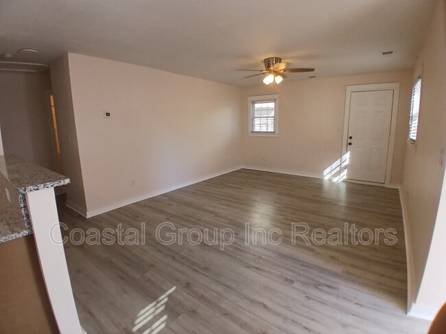 Building Photo - 220 57th St