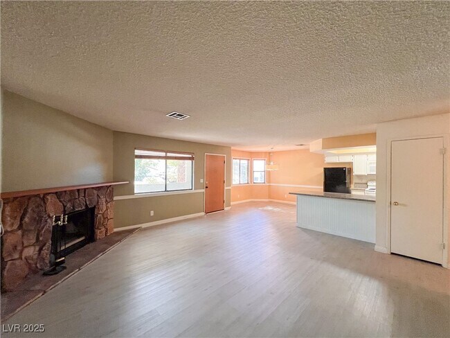 Building Photo - 2700 Baycliff Ct
