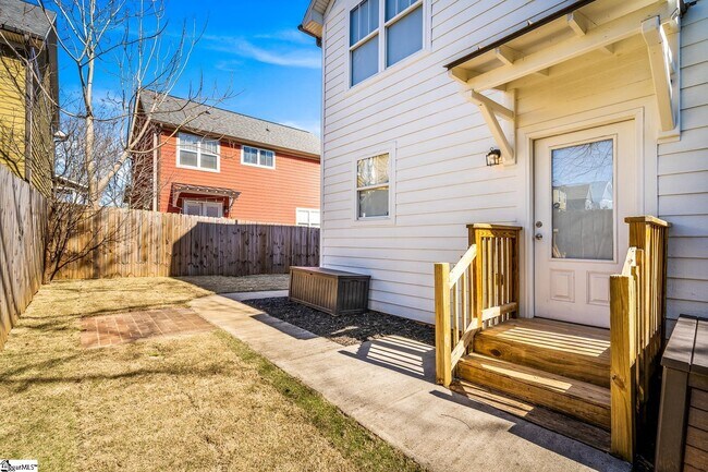 Building Photo - 309 Echols St