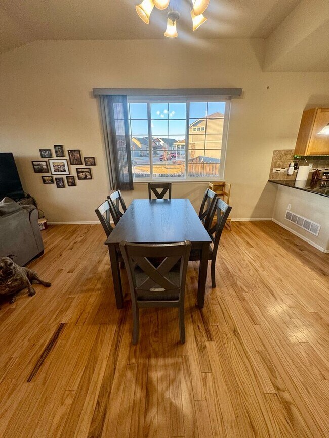 Building Photo - Gorgeous 3 bed/2.5 bath home with 3-CAR TANDEM GARAGE in Painted Sky