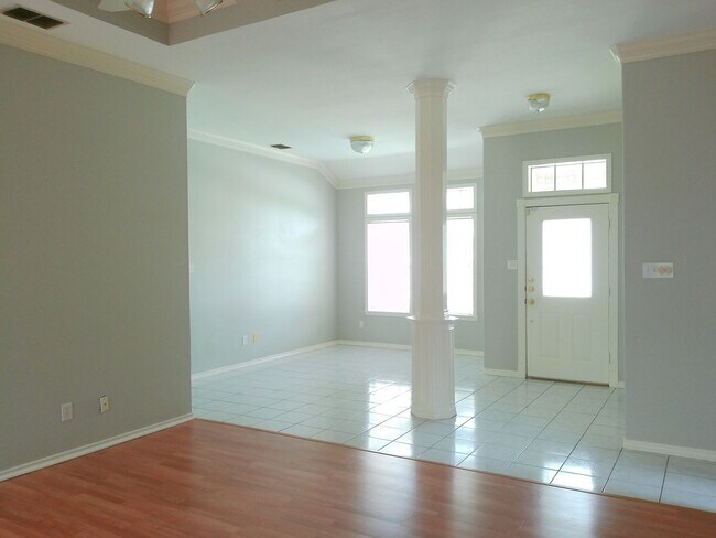 Building Photo - 6117 Jessica Dr