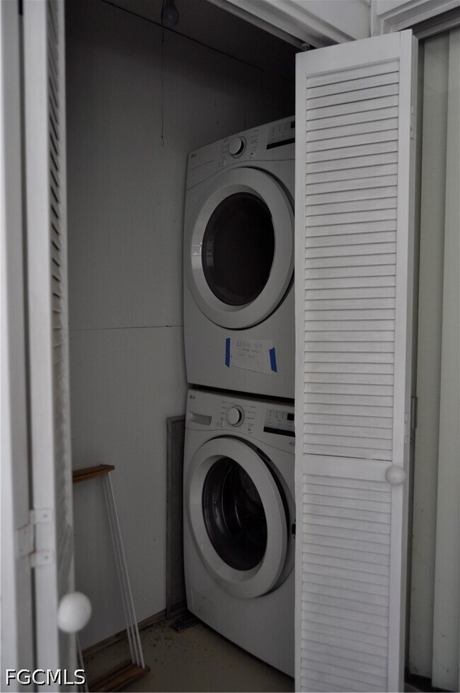 Building Photo - 1435 Alcazar Ave