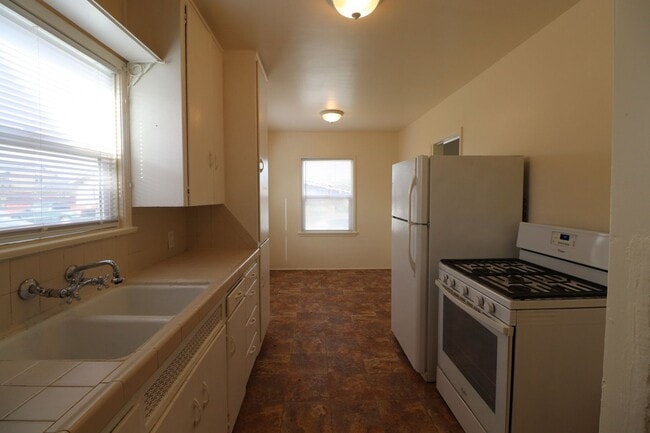 Building Photo - Cute Northwest Home