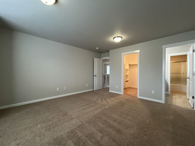 Building Photo - Well-Appointed 4BR/2.5BA Home with Spacious Living Areas & Modern Kitchen