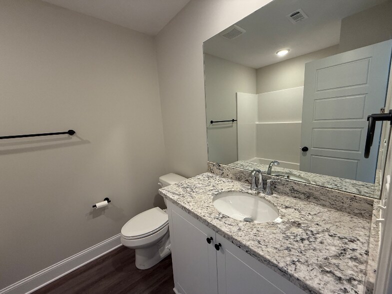 Building Photo - 122 Madisonville Dr