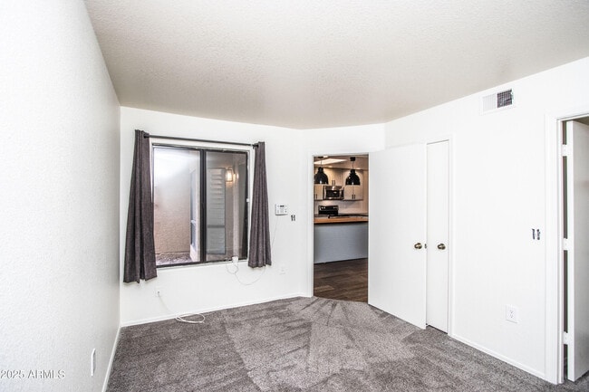 Building Photo - 1318 E Cobb Dr