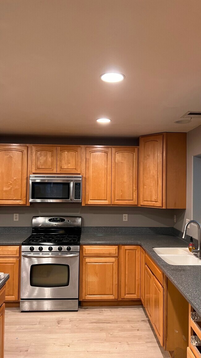 Building Photo - 14385 Holmwood Dr