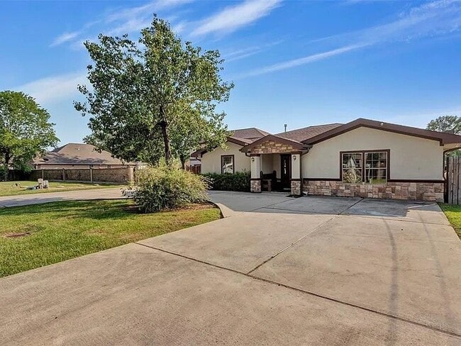Building Photo - 17717 Wild Oak Dr