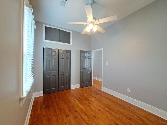 Building Photo - GORGEOUS 3BR/2 BA Single Family Home!