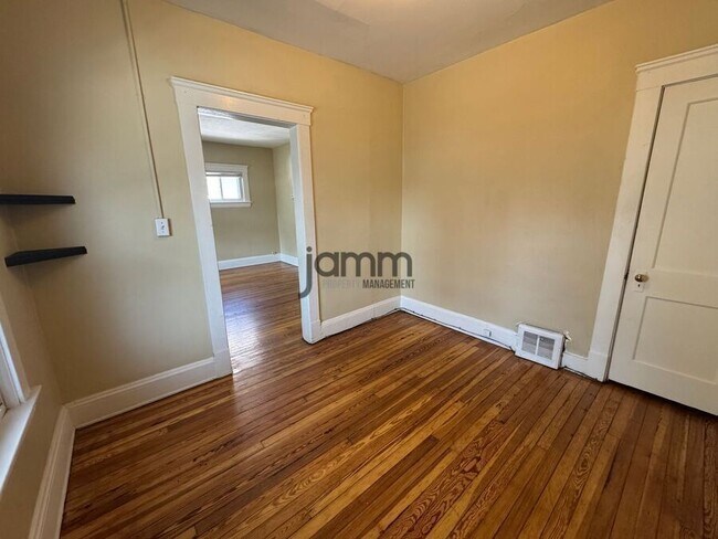 Building Photo - 3300 Altoona Rd