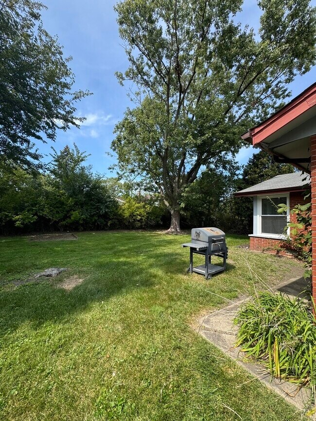Building Photo - 17206 Elm Dr