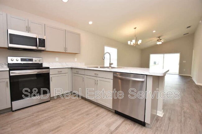 Building Photo - 372 Cascara Ln