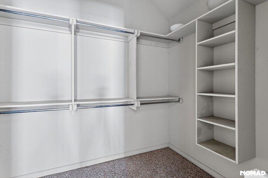 Building Photo - 941 NE 30th St