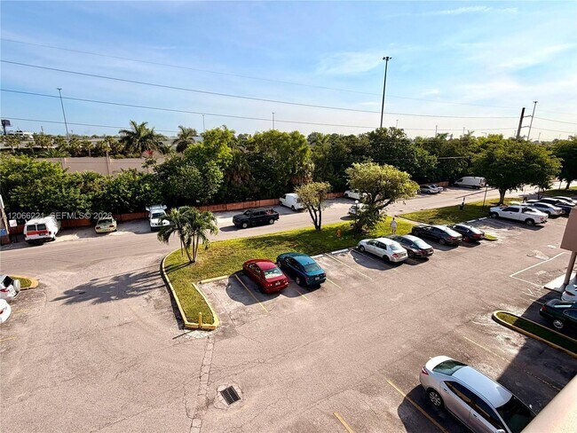 Building Photo - 840 NW 87th Ave