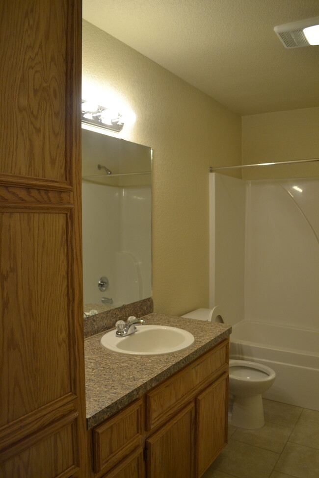 Full Bathroom #1. - 220 Ryan Cir